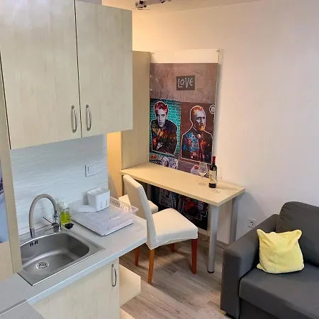 Sunny Apartment *